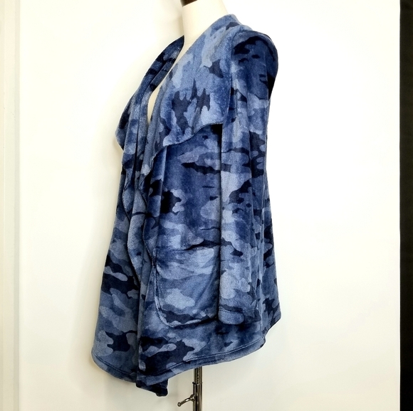 Susan Graver Weekend Cozy Fluffly Blue Camouflage Relaxed Waterfall Cardigan, MP - Picture 4 of 8